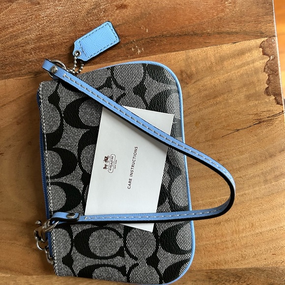 Coach wristlet - never used - Picture 2 of 5